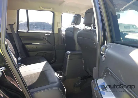 2016 Jeep Compass Latitude z USA, uszkodzony, nr VIN 1C4NJCEA7GD792625